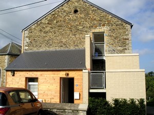 logements sis Place de l'Eglise à Grupont